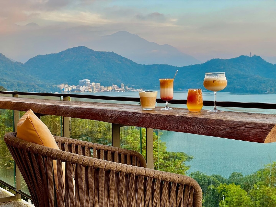 *¨¨*:·.手牽手 一步兩步三步四步 望著天