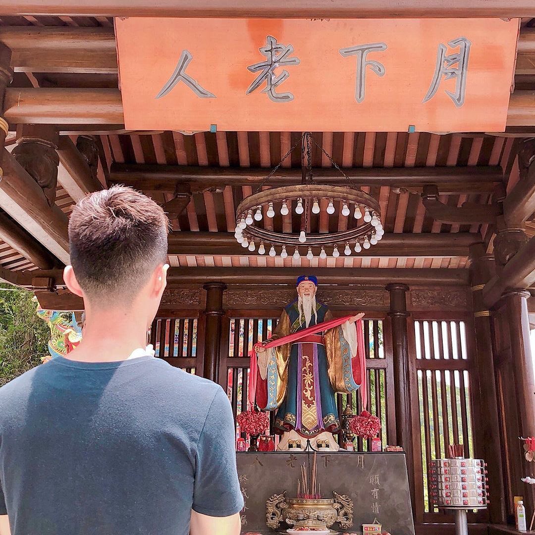 編編應該也來拜一下才對😭