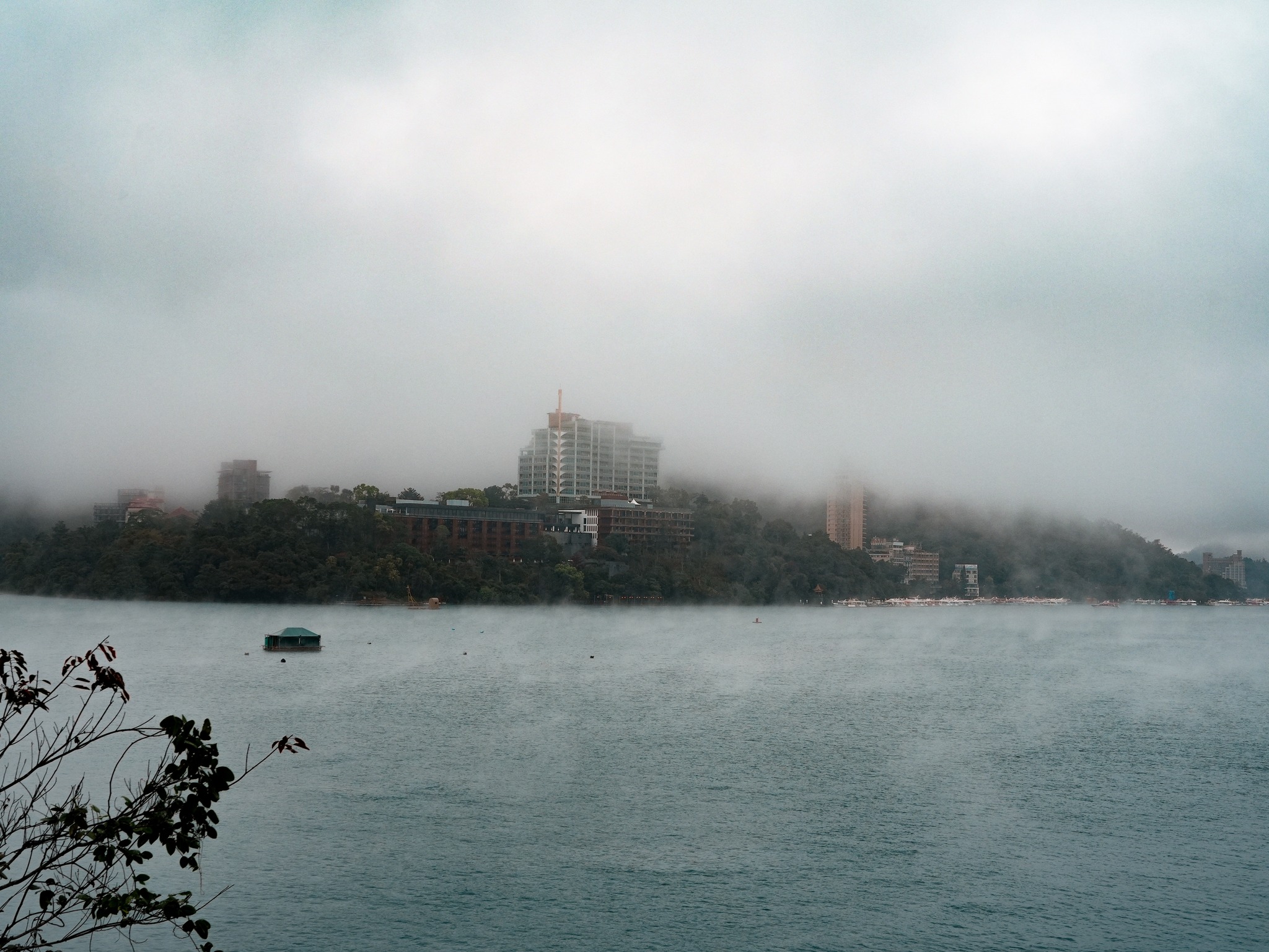 🥁〚在 #日月潭 發現濃霧😶‍🌫️ 請注意...〛