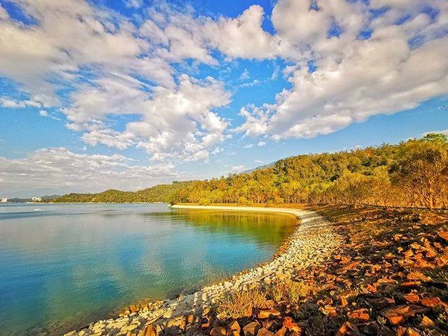 在湖邊聽著浪聲也是一種享受