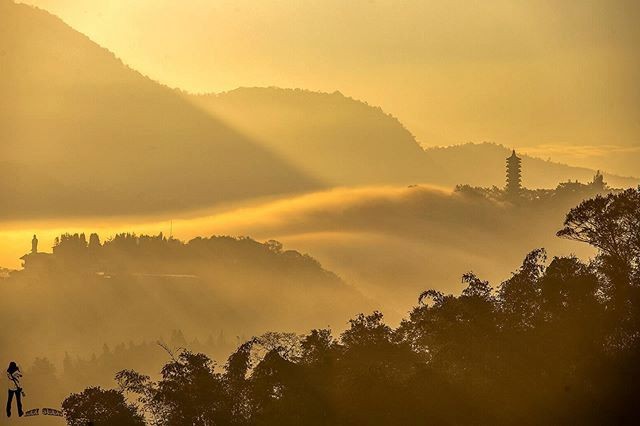 金光閃閃的日月潭✨