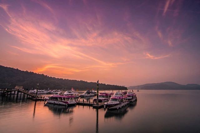 吃完美食在碼頭賞景休息一下😘