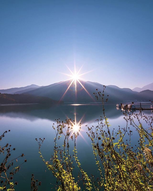 太陽從山頂出來 像鑽石一樣💎